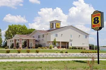 Wamego Inn And Suites ภายนอก รูปภาพ